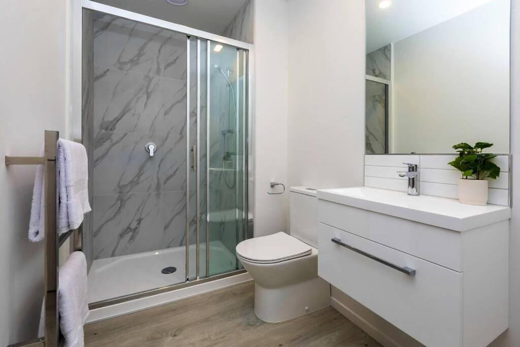 2 Bedrooms Apprtmt Plus Underground Parking In Cbd Christchurch Luaran gambar